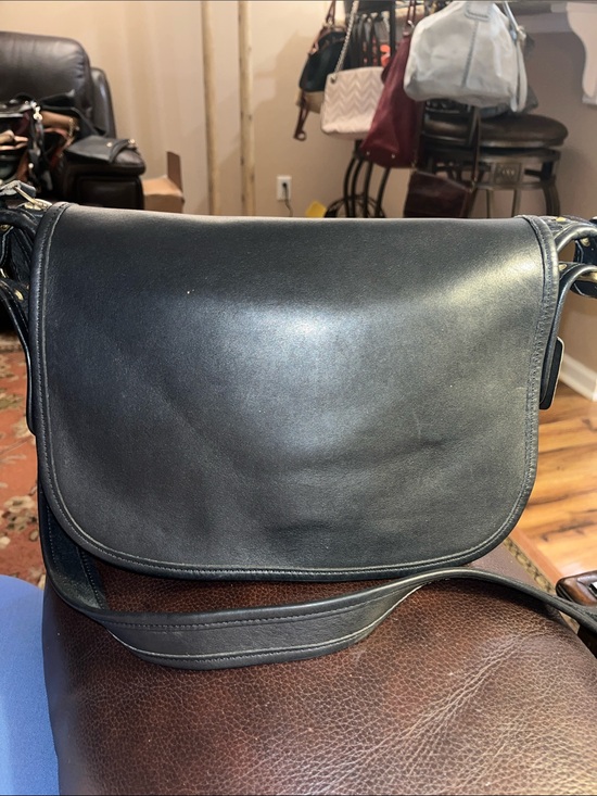 Coach Handbags - EUC Authentic Vintage Coach Patricia Legacy Cow Leather Handbag/Crossbody 1999